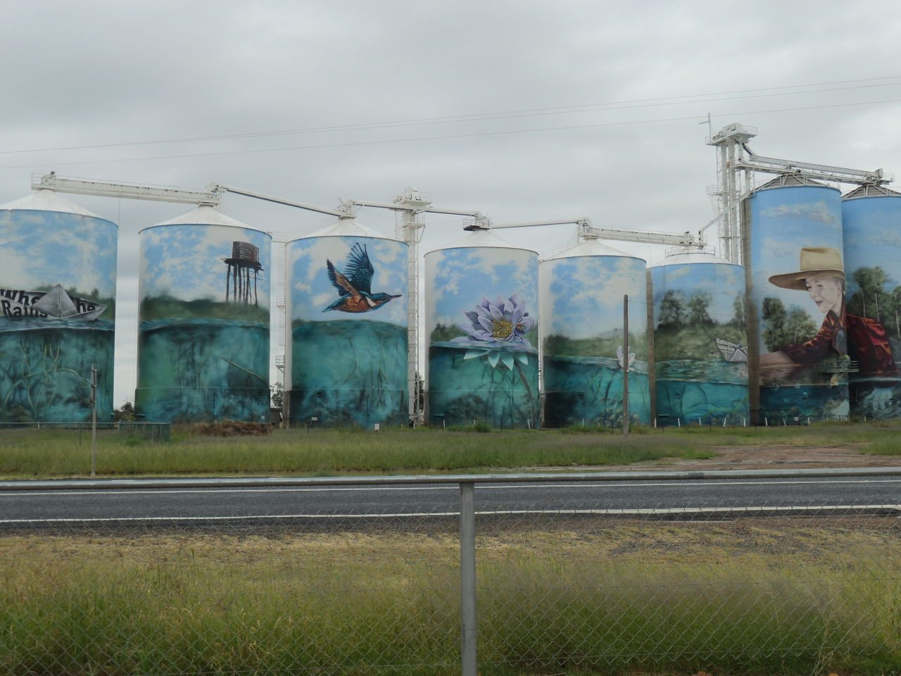 Lightening Ridge Trip - Between Goondiwindi and home- - There were the Yallarbon painted silos.