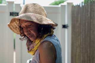Early warning of extreme heat risks