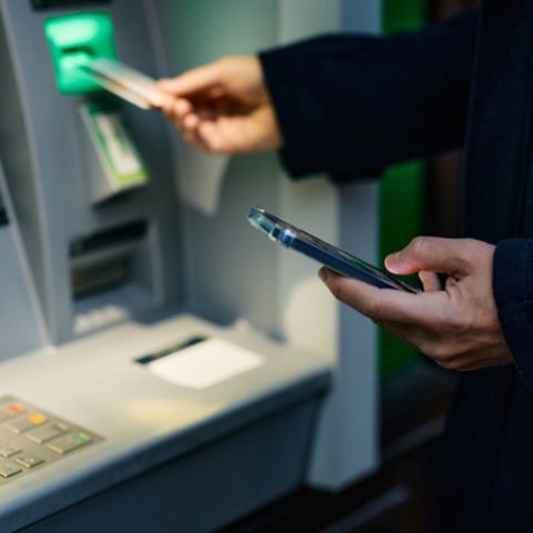 Cuts to bank teller services leaves behind older Australians