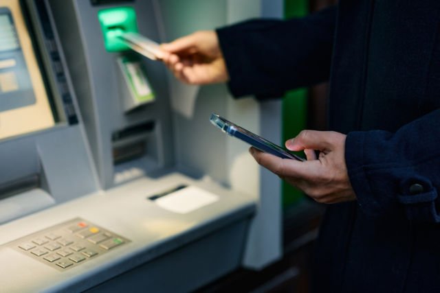 Cuts to bank teller services leaves behind older Australians