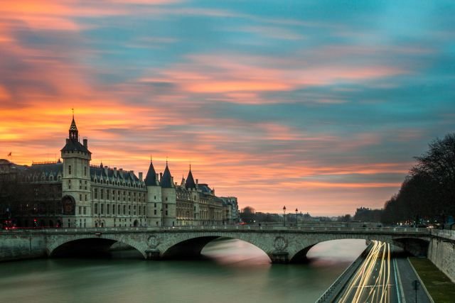 Paris explorer